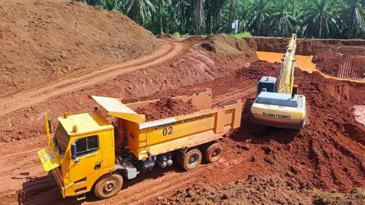 Nine arrested in crackdown on illegal bauxite mining; RM3.8 million in assets seized near Kuantan