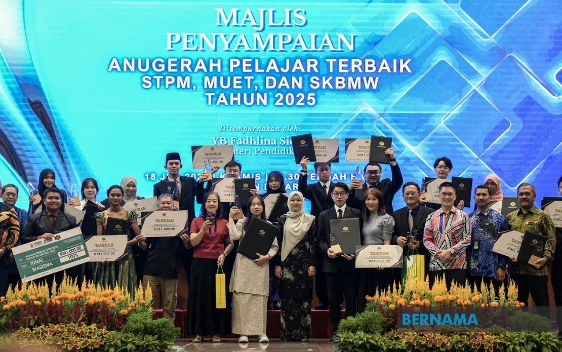 Eighteen Top STPM Graduates to Benefit from Public University Scholarship Initiative