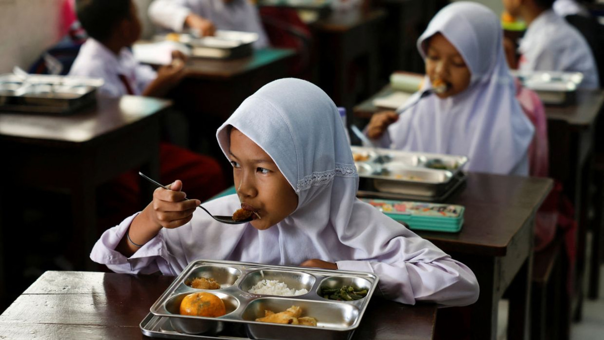 Indonesia's Education Law Overhaul Sparks Fears Over Free Meals Funding Revival