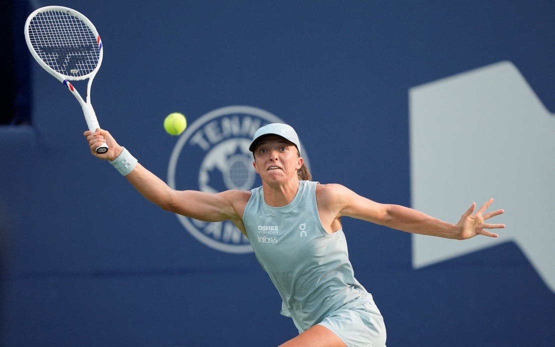Swiatek Ends Title Drought in Toronto, Defeats Rybakina