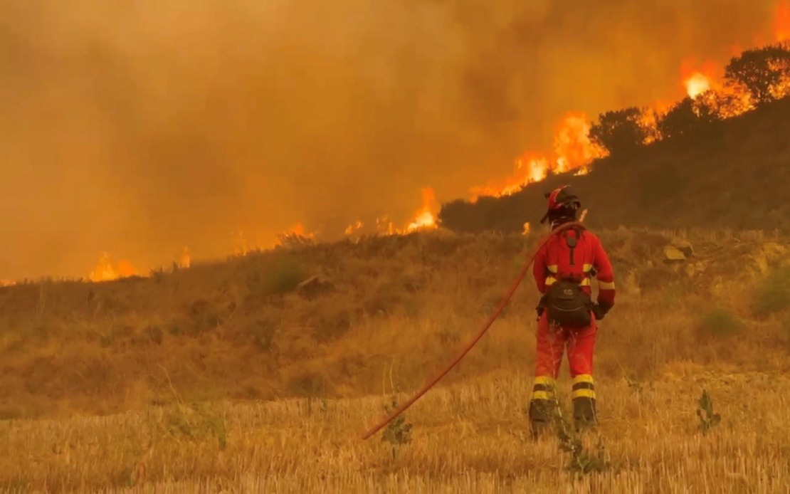 Spain Battles Massive Wildfire Consuming 12,000 Hectares as Over 1,100 Evacuated