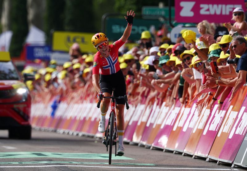 Norwegian cyclist Haugset claims maiden Tour de France Femmes stage win, seizes yellow jersey