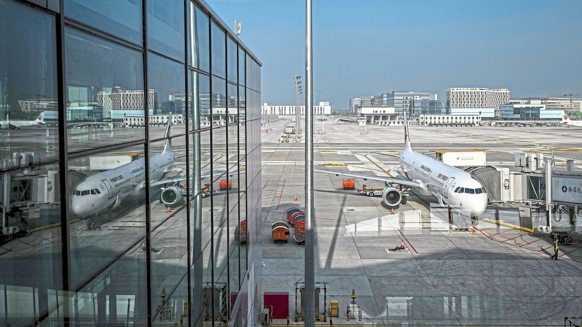 China's Big Three Airlines Sink to Seventh Consecutive Loss as Fuel Costs and Weak Demand Converge