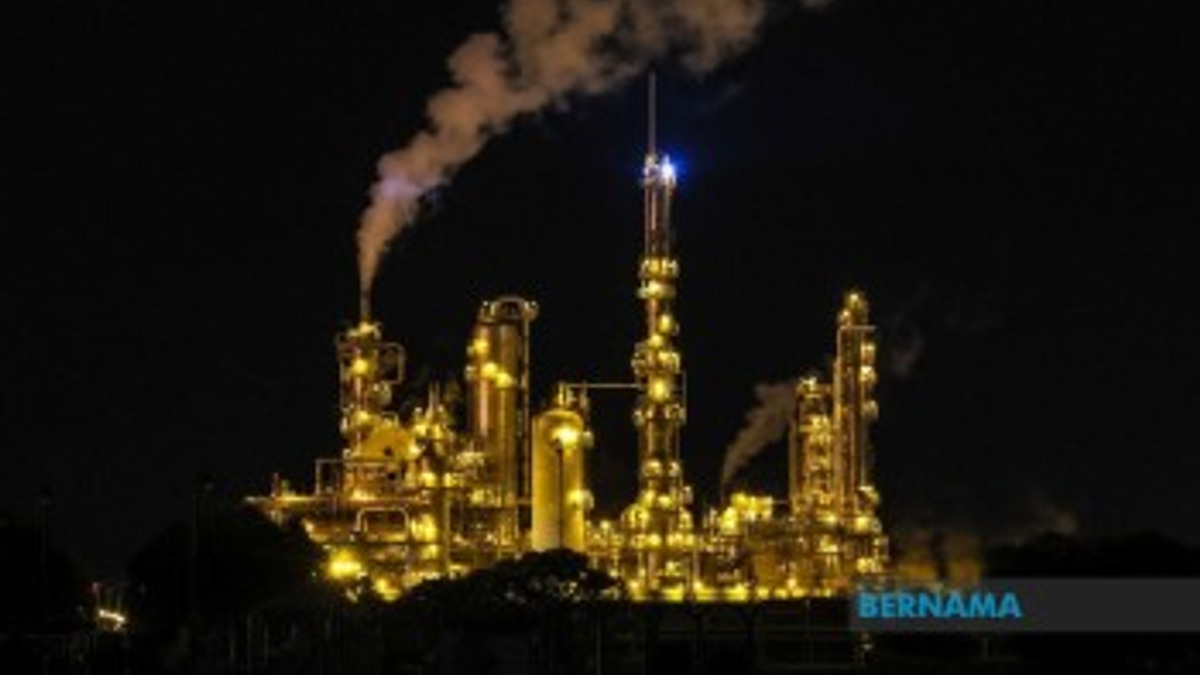 Malaysia Must Balance Energy Security With Fiscal Prudence on Petroleum Reserves, Says Economist