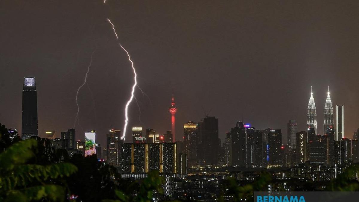 Thunderstorm and Heavy Rain Alert Issued for Kuala Lumpur and Eight States Until Evening