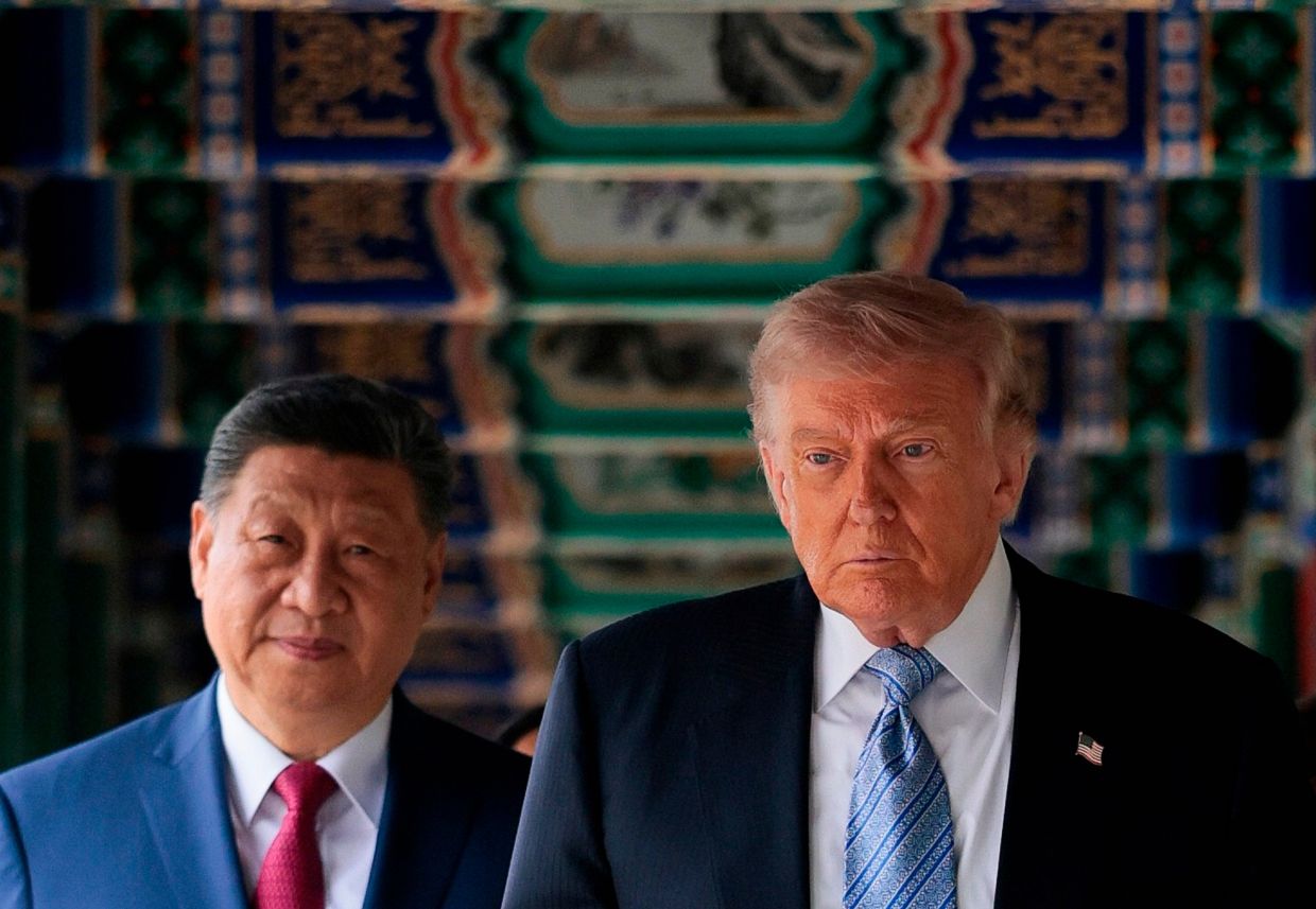 Trump's Contradictory China Stance: Weapons Accusations and Diplomatic Overtures Ahead of Xi's US Visit