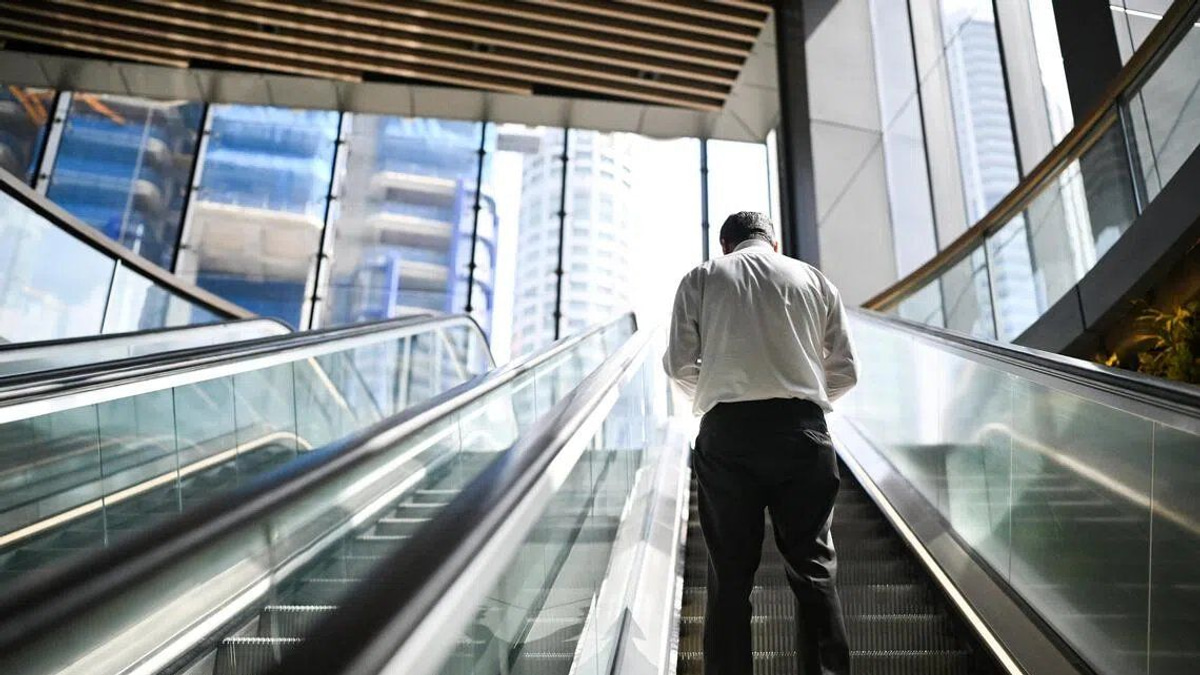 South Korea's Great Escalator Debate: One Line or Two?
