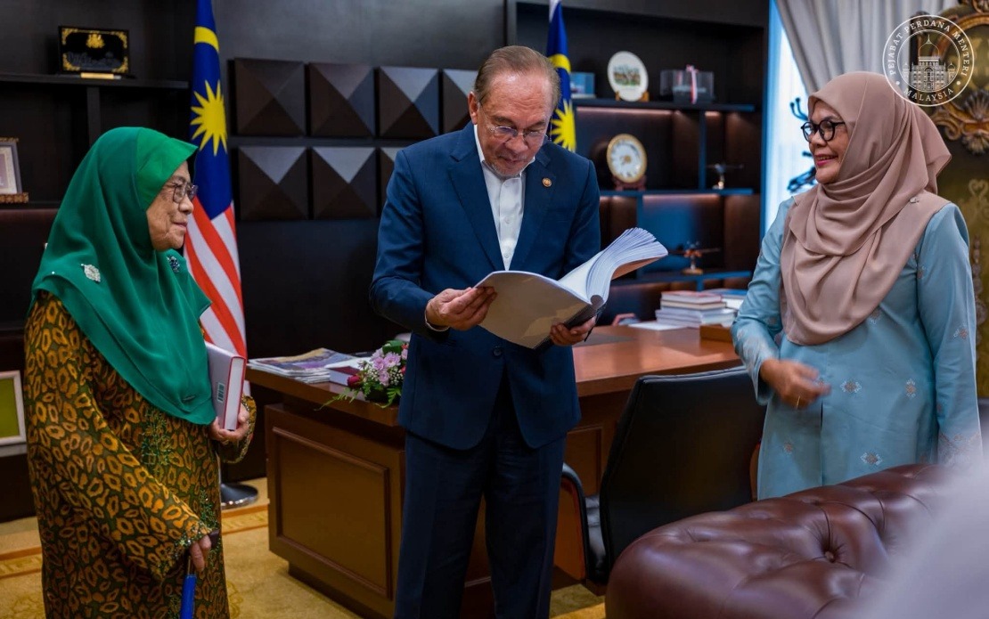 Anwar's New Book Aims to Preserve Ideas for Future Malaysian Leaders