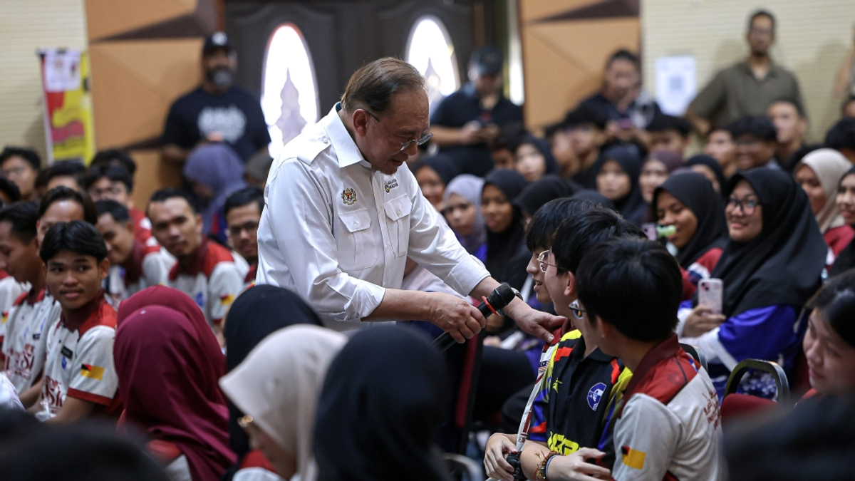 Anwar defends matriculation intake system as balancing merit with social equity