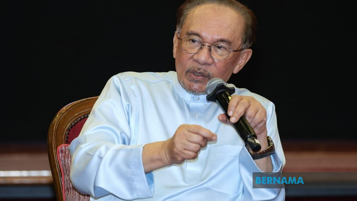 Anwar Presses Prabowo On Felda's RM2.5 Billion Indonesia Investment Crisis