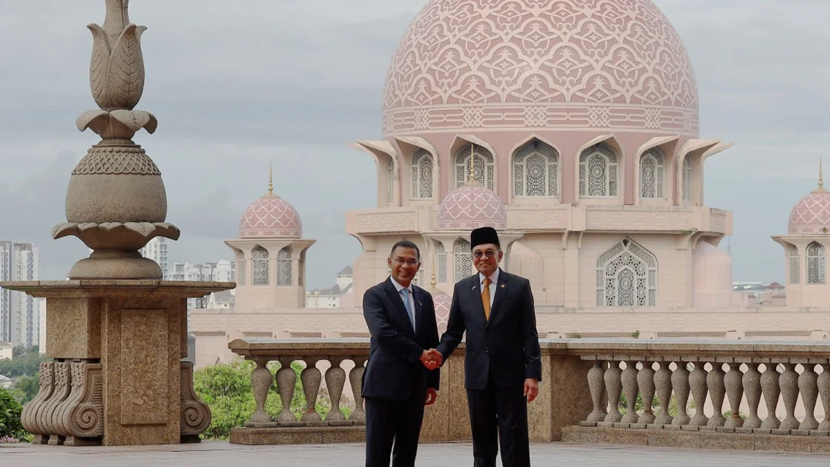 Anwar Extends Official Welcome to Bangladesh's Tarique Rahman in Putrajaya