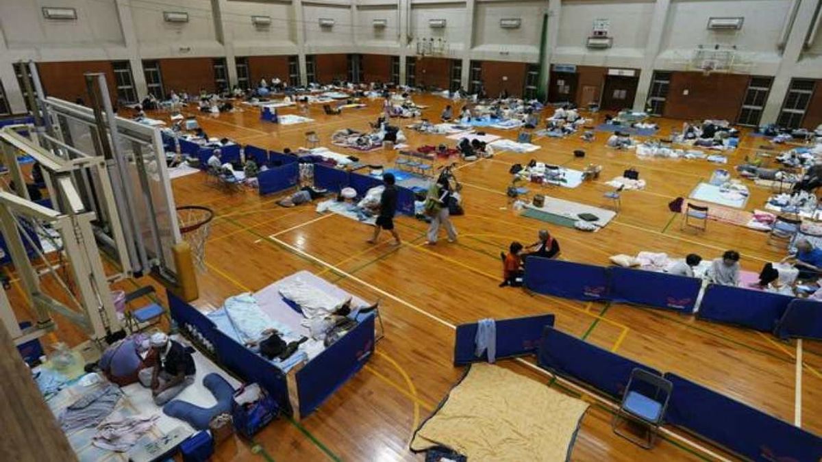 Over 8,000 Still Displaced a Week After Kumamoto Earthquake as Japan Battles Heat Emergency