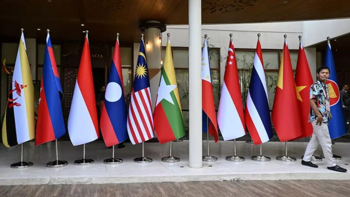 South China Sea tensions cloud ASEAN diplomatic talks in Manila