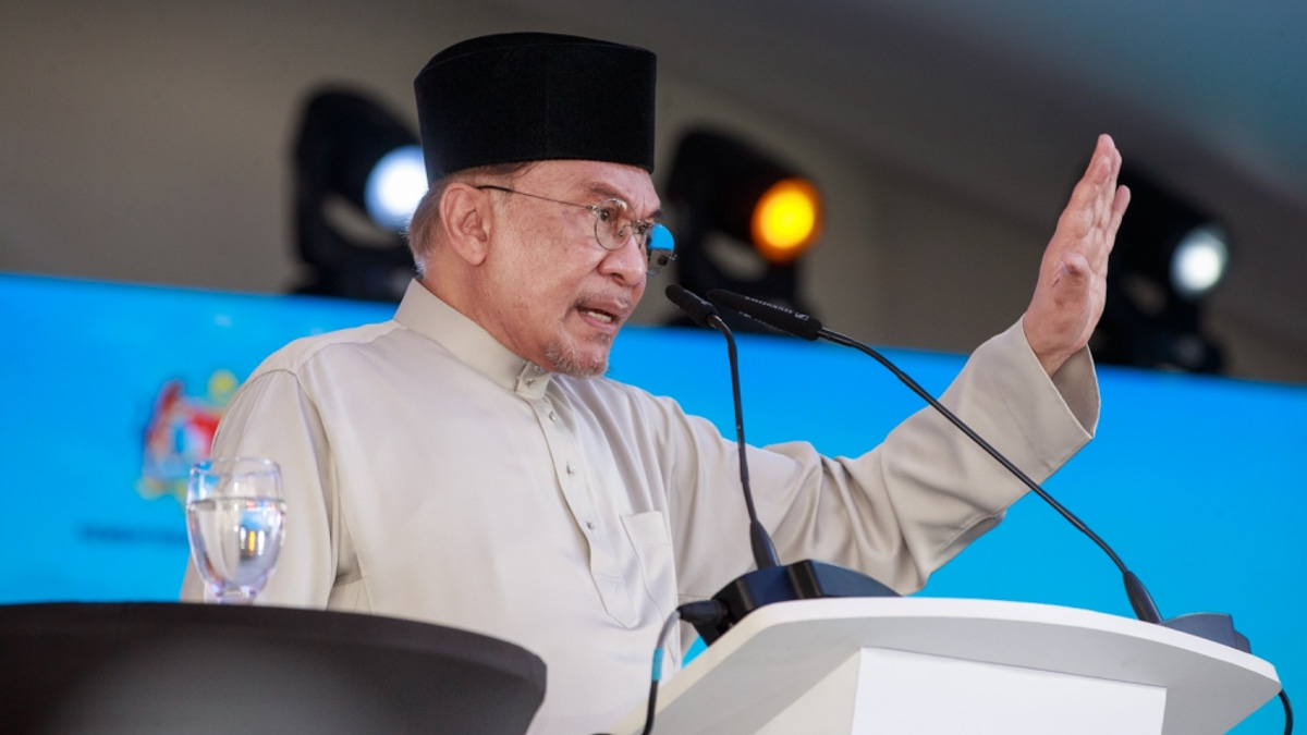 Anwar Says KWAP Misled into RM200m eFishery Deal Despite Proper Due Diligence