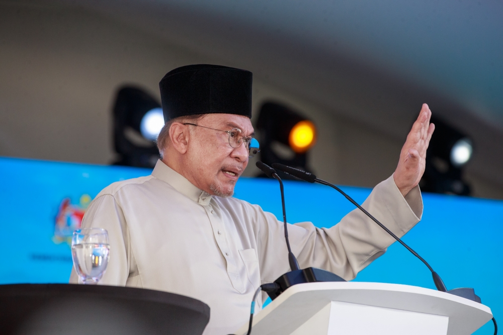 Anwar Says KWAP Misled into RM200m eFishery Deal Despite Proper Due Diligence
